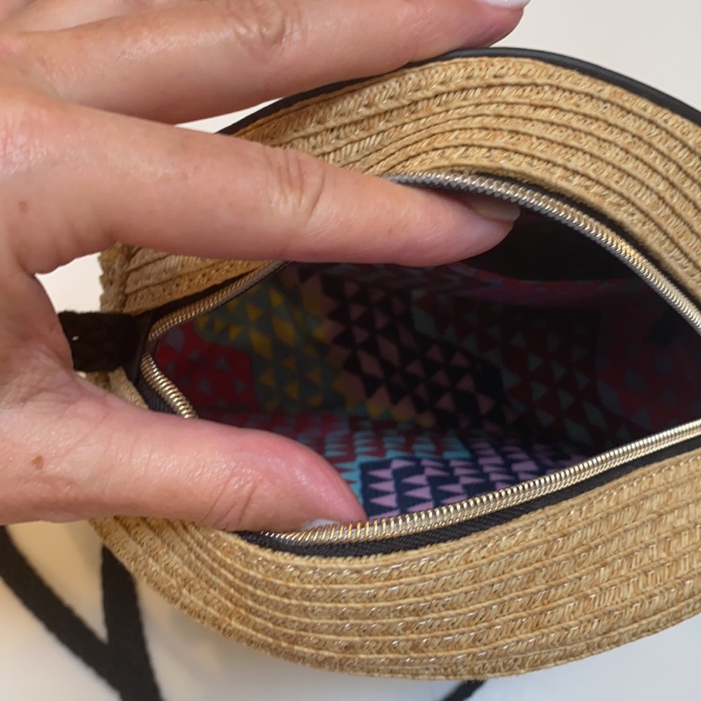Stella&Dot crossbody Straw Pom Pom bag - Picture 6 of 8